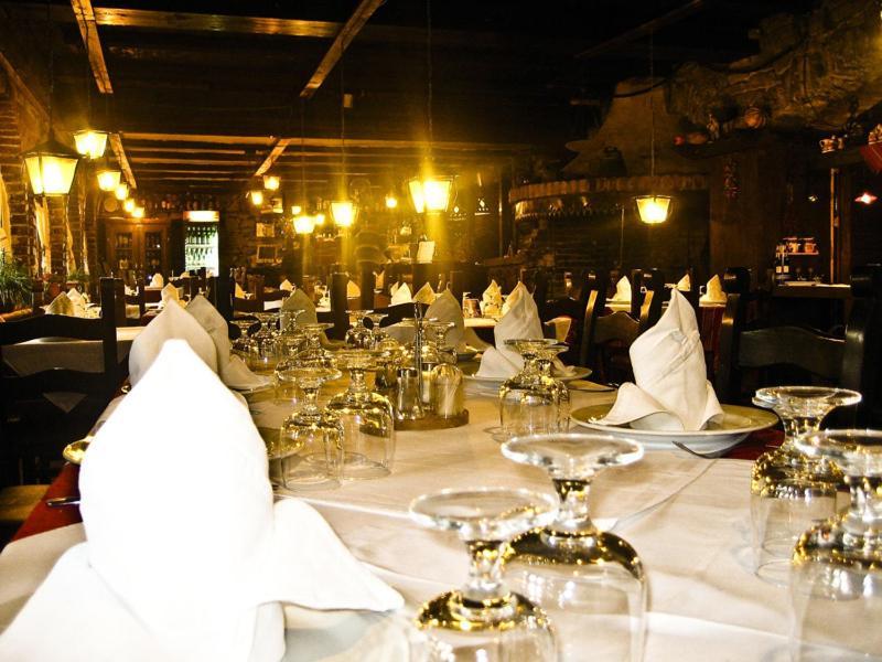 טיראנה Hotel Restaurant Bujtina E Gjelit מראה חיצוני תמונה