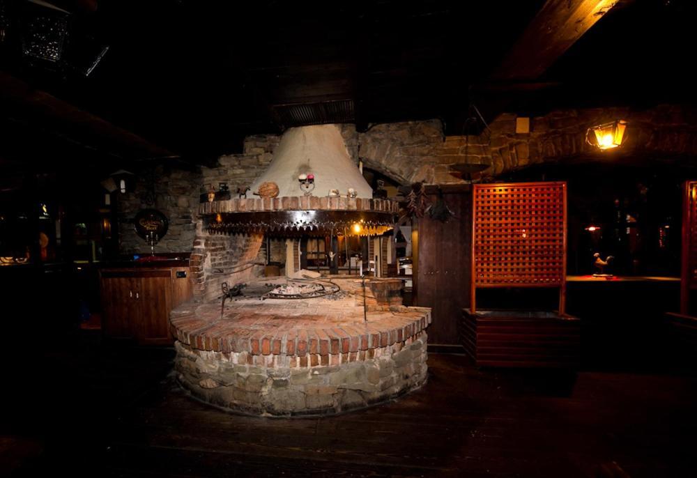 טיראנה Hotel Restaurant Bujtina E Gjelit מראה חיצוני תמונה