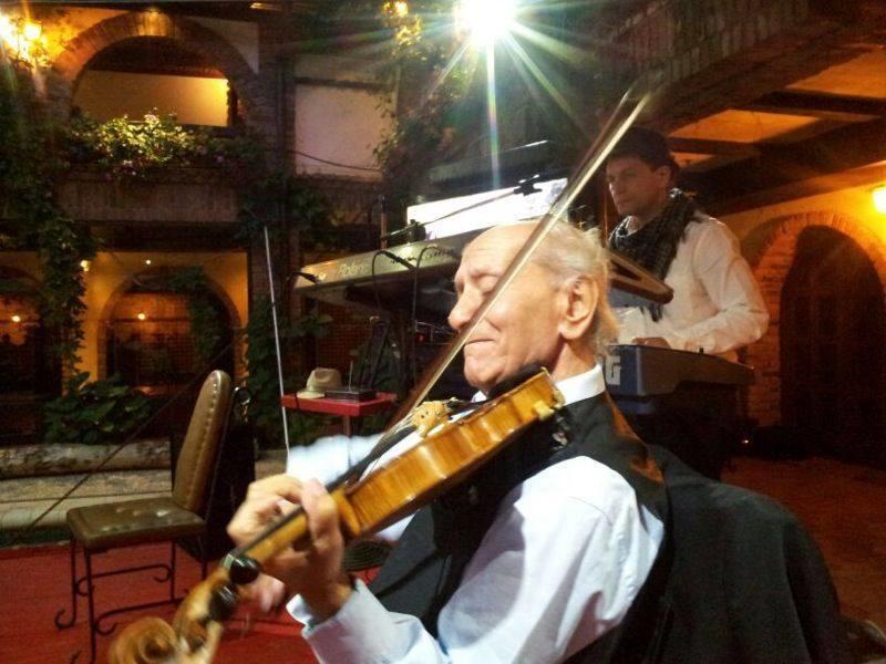 טיראנה Hotel Restaurant Bujtina E Gjelit מראה חיצוני תמונה