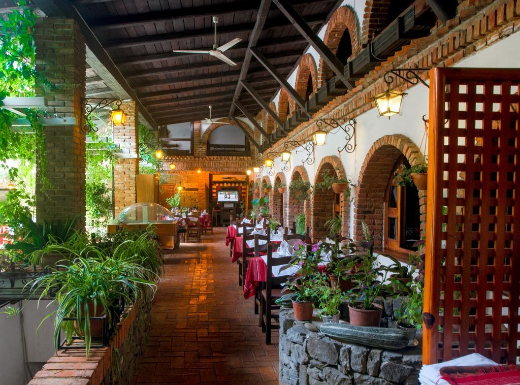 טיראנה Hotel Restaurant Bujtina E Gjelit מראה חיצוני תמונה