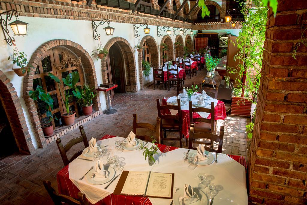 טיראנה Hotel Restaurant Bujtina E Gjelit מראה חיצוני תמונה
