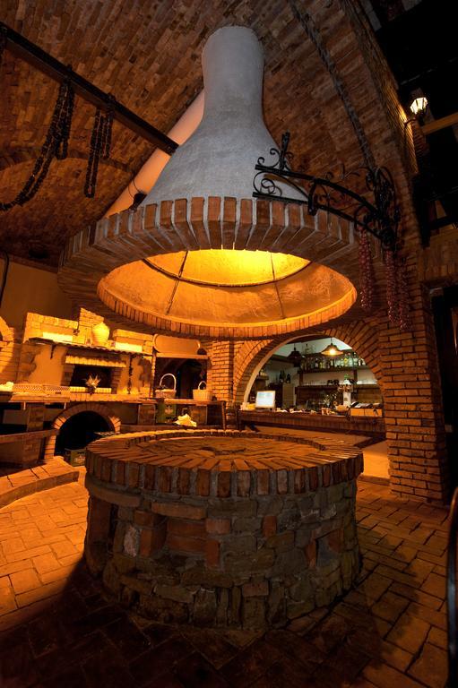 טיראנה Hotel Restaurant Bujtina E Gjelit מראה חיצוני תמונה