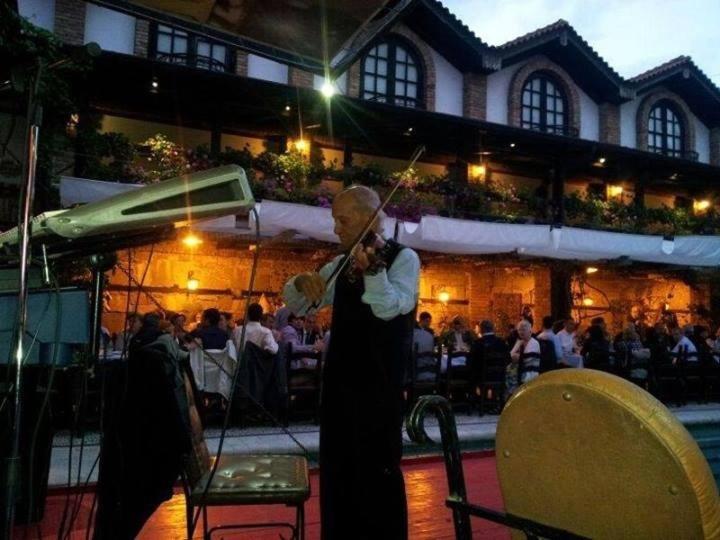 טיראנה Hotel Restaurant Bujtina E Gjelit מראה חיצוני תמונה
