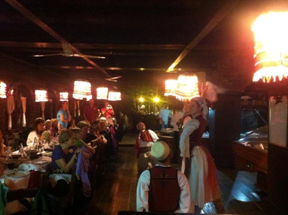 טיראנה Hotel Restaurant Bujtina E Gjelit מראה חיצוני תמונה