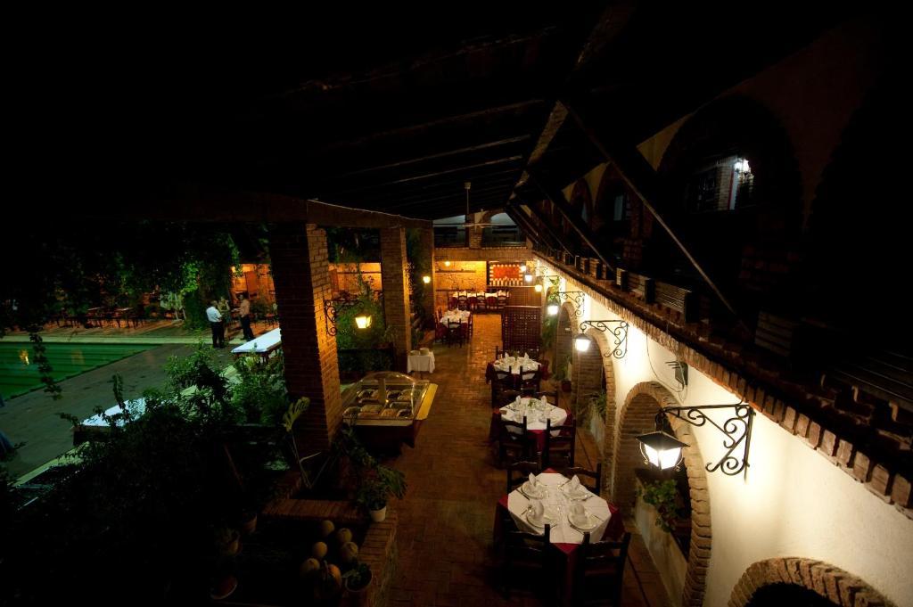 טיראנה Hotel Restaurant Bujtina E Gjelit מראה חיצוני תמונה