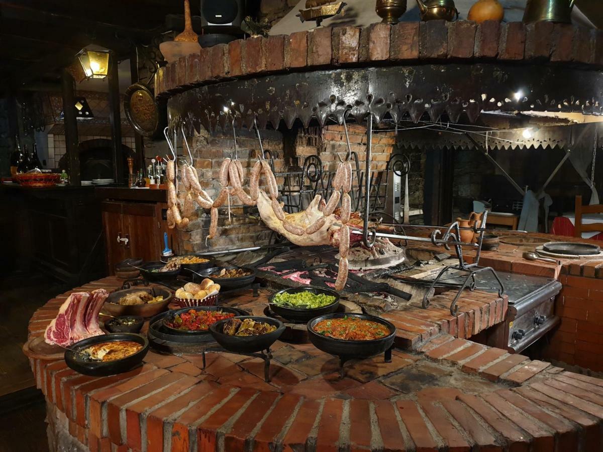 טיראנה Hotel Restaurant Bujtina E Gjelit מראה חיצוני תמונה