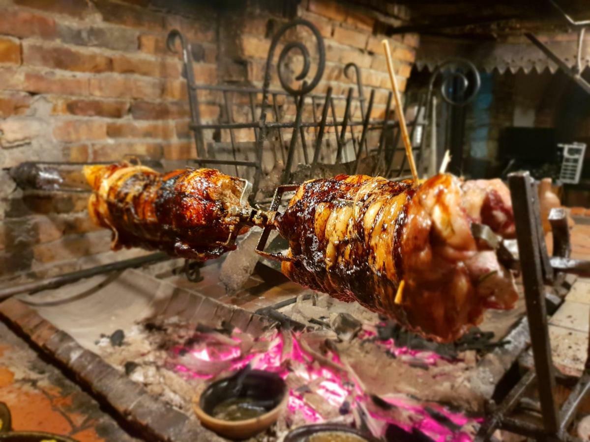 טיראנה Hotel Restaurant Bujtina E Gjelit מראה חיצוני תמונה